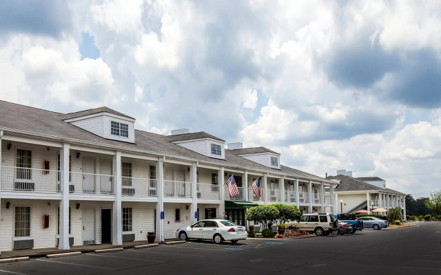 Quality Inn Bessemer I-20 exit 108