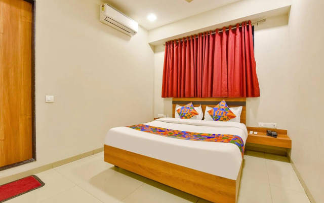 Flagship 76949 Hotel Happinex