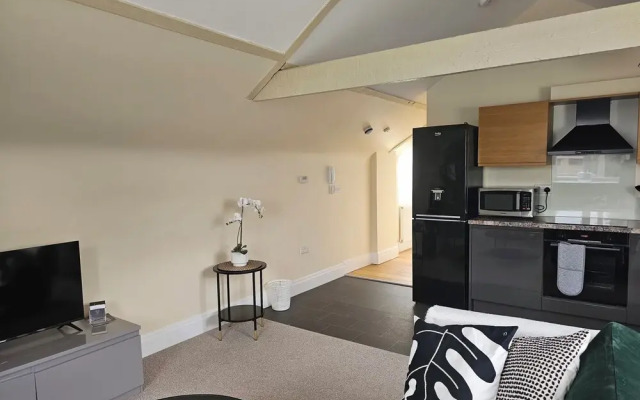Charming 1-bed Loft in Caerleon