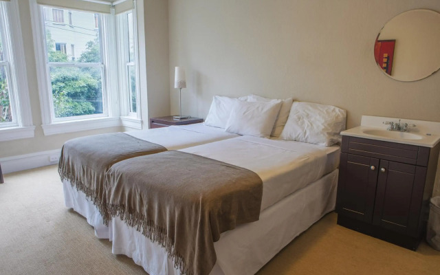 Casa Loma Hotel