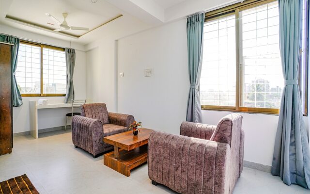 Fabhotel Crystal Inn
