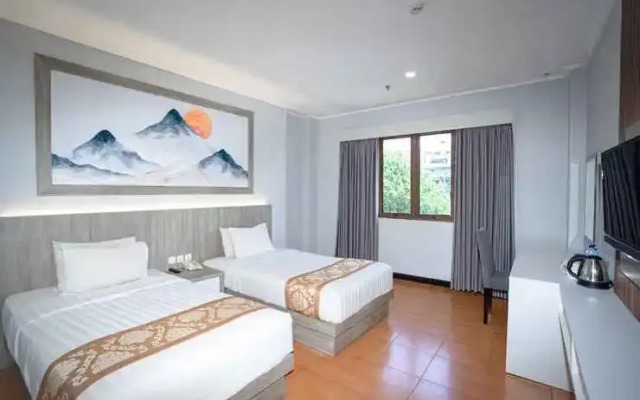 Front One HK Resort Simpang Lima Semarang