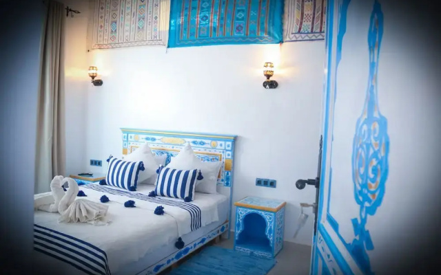 Casa Blue Pearl
