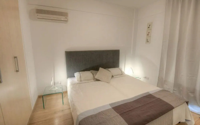 Dasoudi Luxury Beachfront Apartment