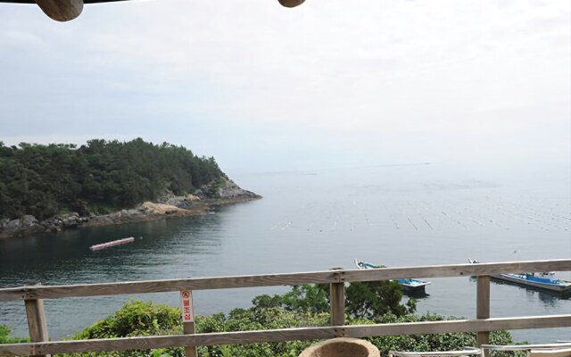 Yeosu Hyangilam Heukjip Pension