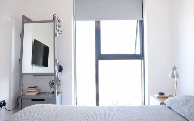 Modern 1 Bedroom Near Shoreditch With Balcony