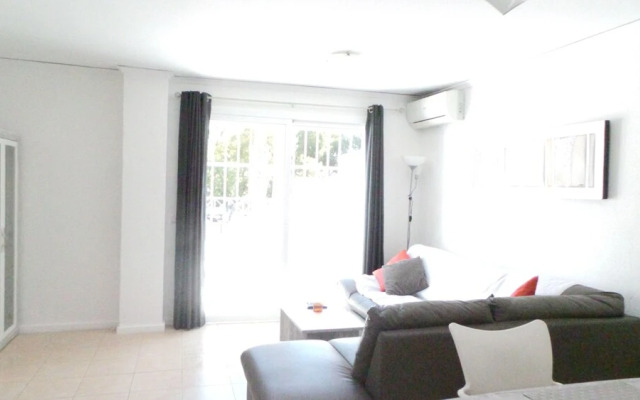 Immaculate and Modern 1 Bedroomed Apartment