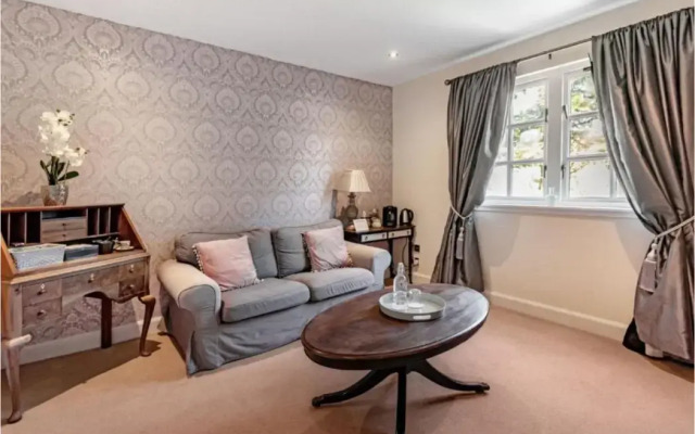 Taychreggan, Signature Collection by Eight Continents