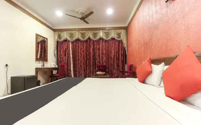 Capital O 5439 Hotel Shiraaz