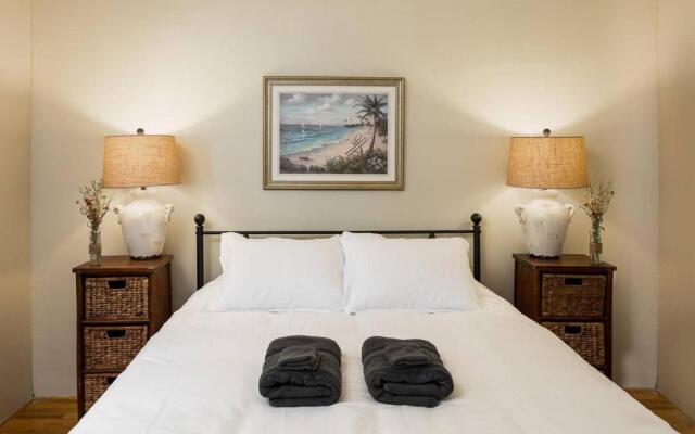 1858 Edgeland Avenue, Unit One