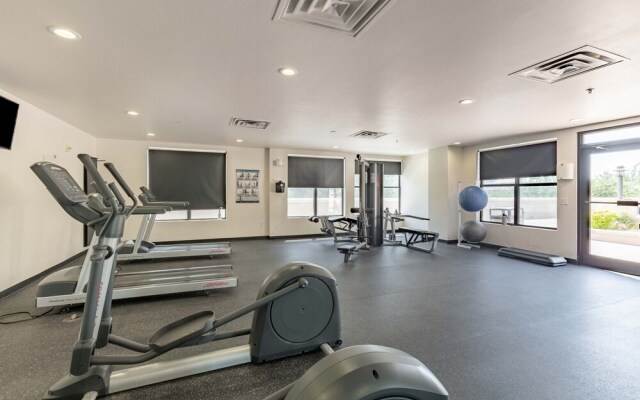 Executive Suite With Pool & Gym