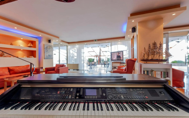 Hotel Avra