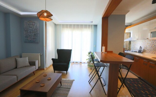 Modern and Stylish Flat With Balcony in Atasehir