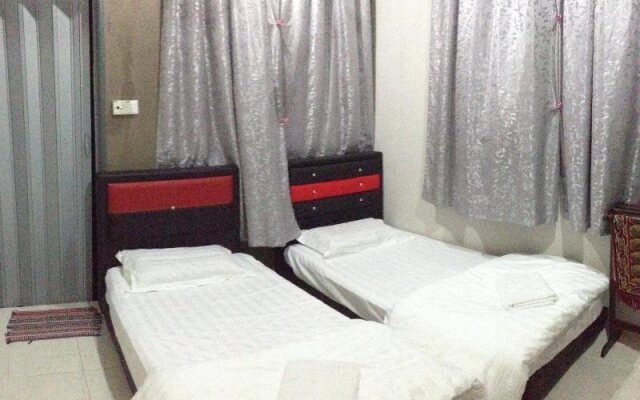 Anggun Beach Guest House Dungun