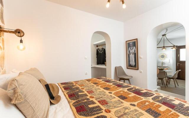 White Luxurious Apartment IΙI