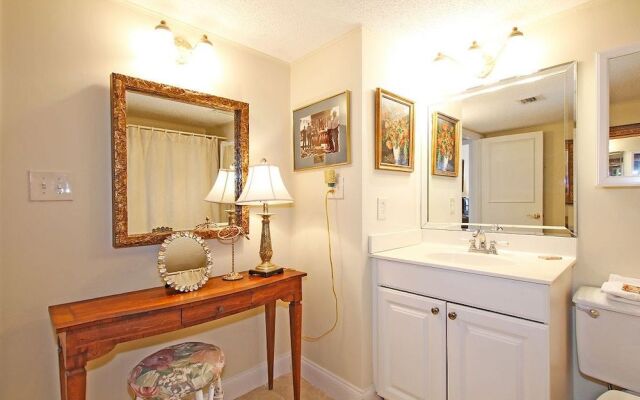 Shoreline 1106 Condo by RedAwning