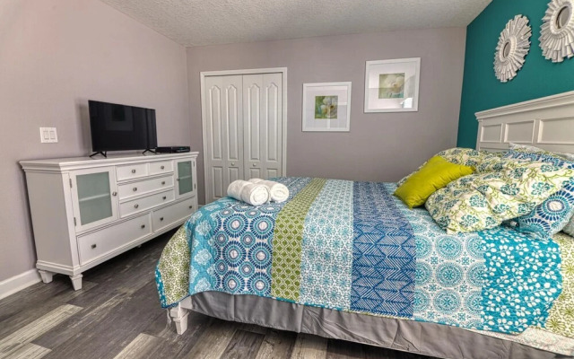 Christopers 9-bedroom Vacation Home