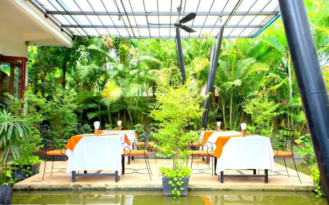 La Residence Blanc D' Angkor