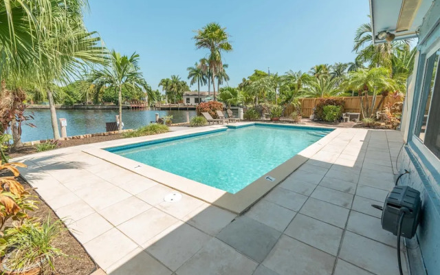 The Aqua Villa in Hollywood