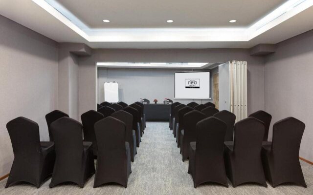 Hotel Neo Gading Solo