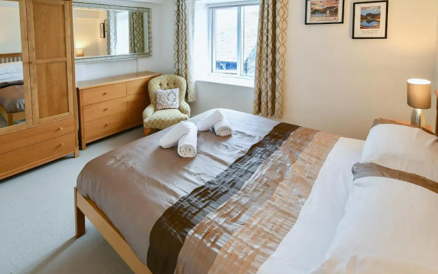 5 Balmoral House