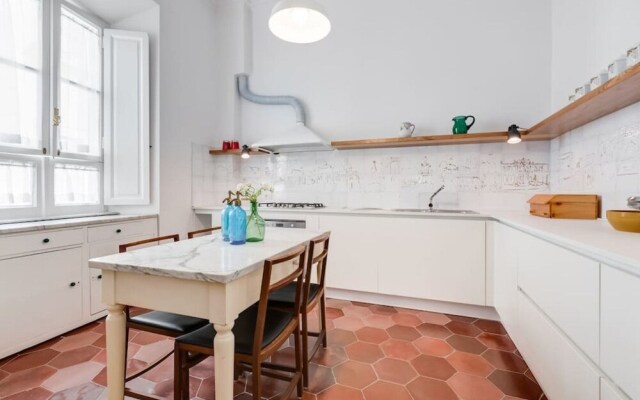 Bright 3 bed Flat 9 min From Piazza di Spagna