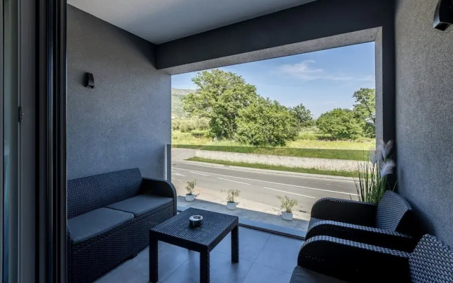 Scenic Kastel Luksic Apartments