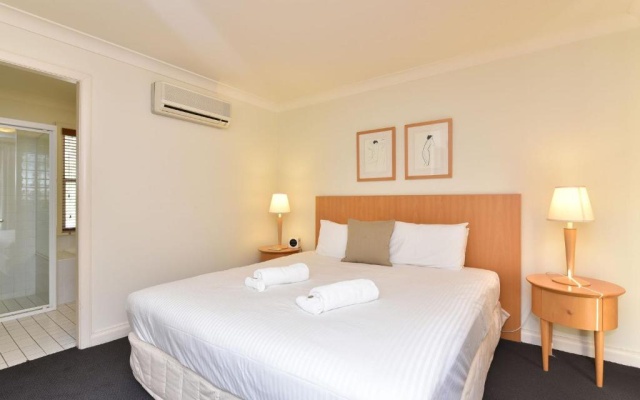 Villa Executive 2br Ferre Resort Condo located within Cypress Lakes Resort (nothing is more central) – Guest Rooms – Pokolbin