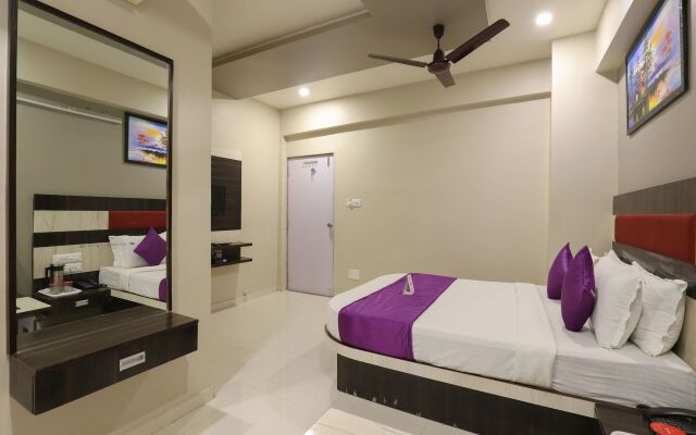 OYO 9805 Hotel Apollo