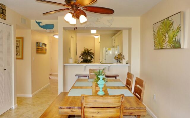 Condo With Pool, View of Clam Bay and Walk to Beach