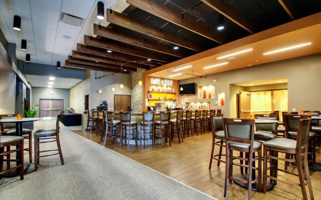 Hampton Inn & Suites Milwaukee West