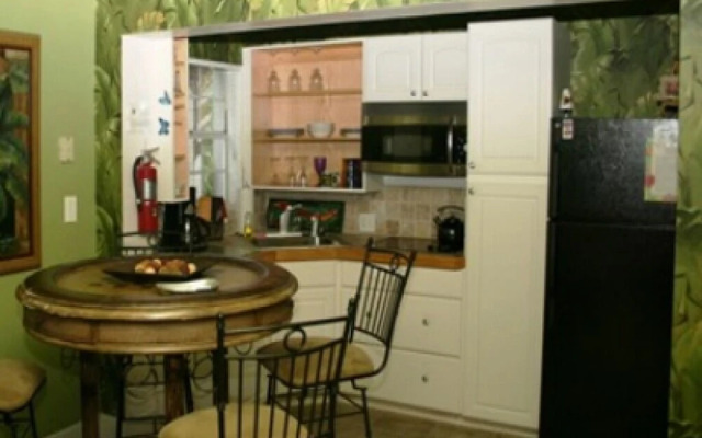 The Hollinsed House