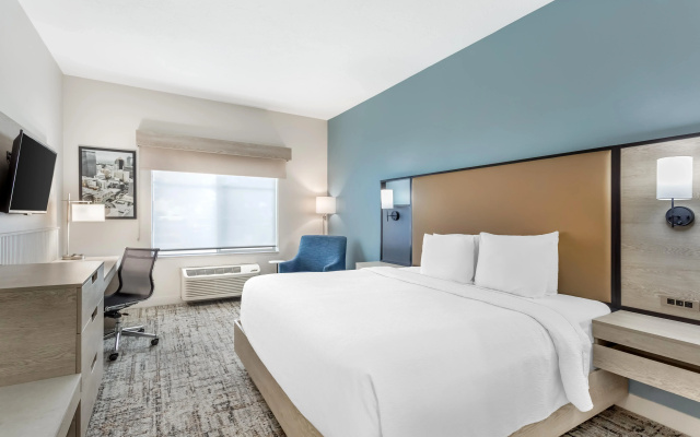 Best Western Plus Airport Inn & Suites