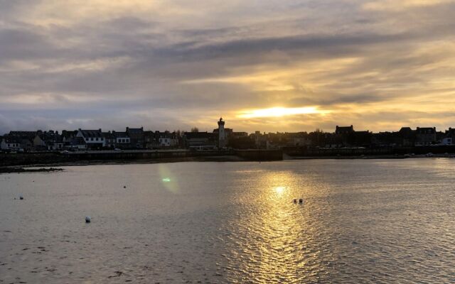 Studio in Plouguerneau, With Wonderful sea View, Enclosed Garden and Wifi