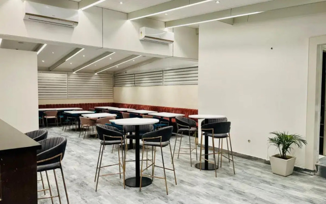Hotel Kailash Plaza
