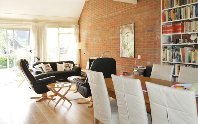 Cosy Holiday Home in Lauwersoog by the Lake
