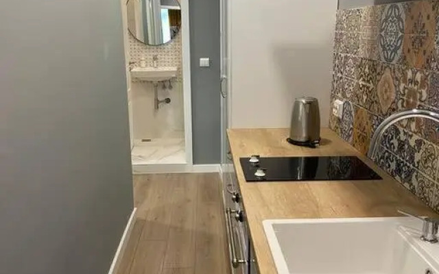 Manhattan Studio with workplace/ Student City