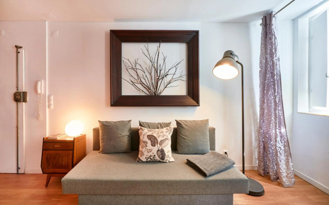 Renovated Charming Apartment, By TimeCooler