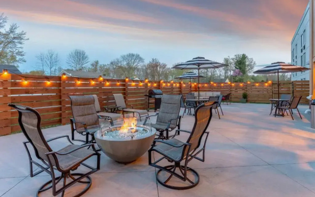 Holiday Inn Express & Suites Scottsburg by IHG