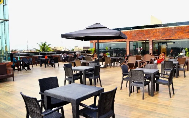 Formula 2 Hotel and Suites