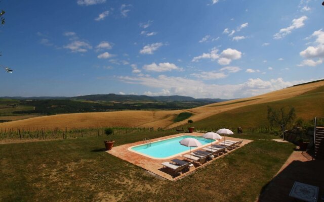 Charming Tuscan Farmhouse