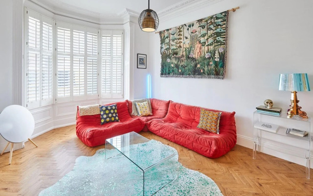 Host Stay The Artists Pad Too