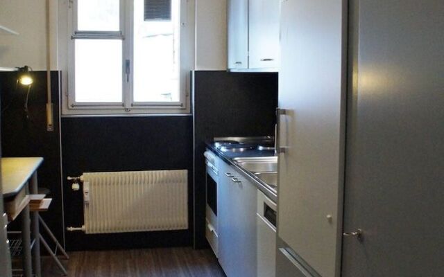 Spacious & Central - Rainbow B