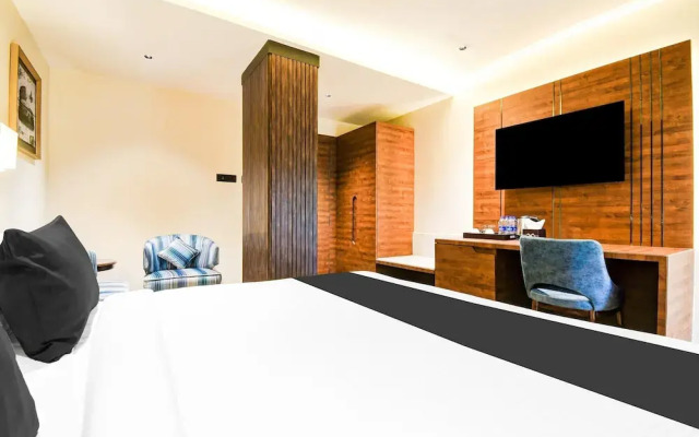 Deluxe Double Stays Near Paridh Crossing