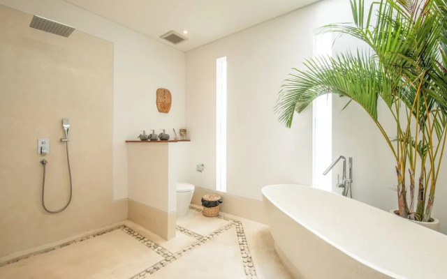 Coastal Comfort: Cozy 4BR Villa, 5 Min Walk to Finns Beach