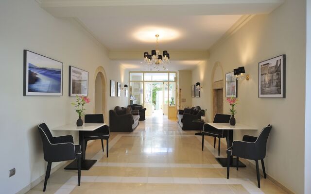 Mythos Residence