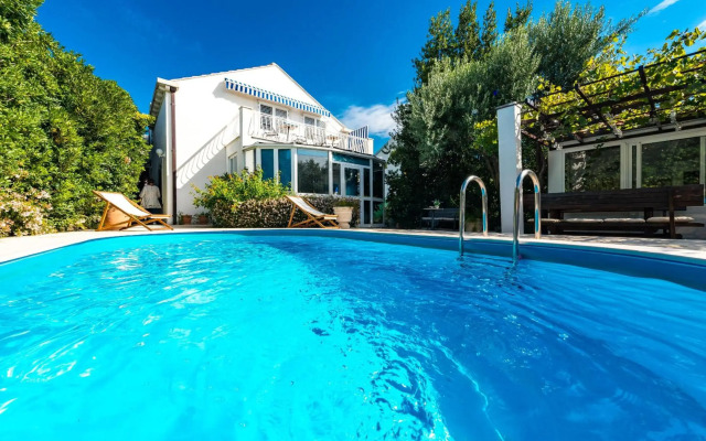 Villa Piano - Four Bedroom Villa With Terrace and Swimming Pool
