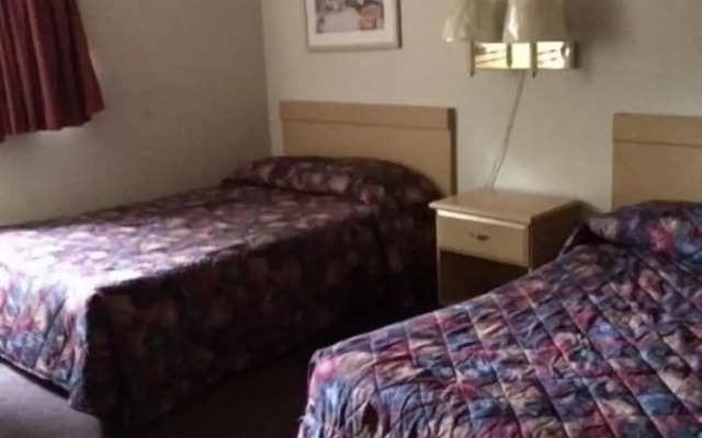 MacThrift Motor Inn