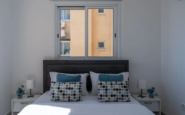 Andrea 3-BR Apt in Mackenzie With Pool