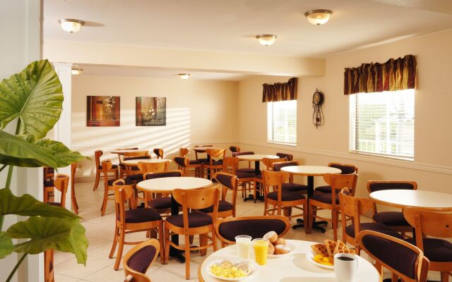 Whispering Hills Inn